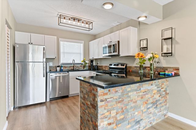 198 Lake Frances Drive 198, West Palm Beach, FL 33411