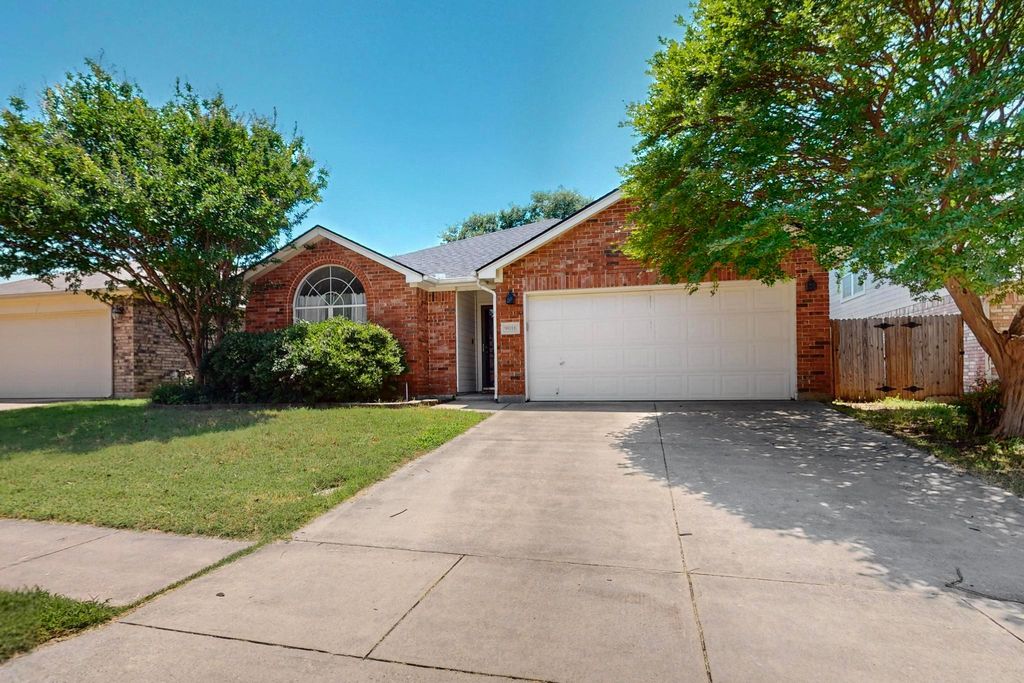 9016 Brushy Creek Trail, Fort Worth, TX 76118