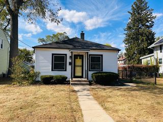 2216 N COURT Street, Rockford, IL 61103