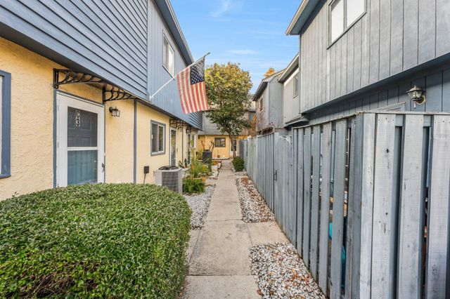 401 10th Ave S Apt A1, Myrtle Beach, SC 29577