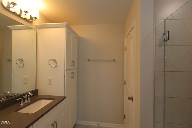 5006 Jowett'S Walk Drive 15, Cary, NC 27519