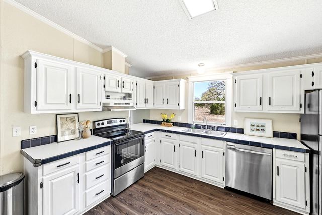 159 Farris LN, Smithville, TX 78957