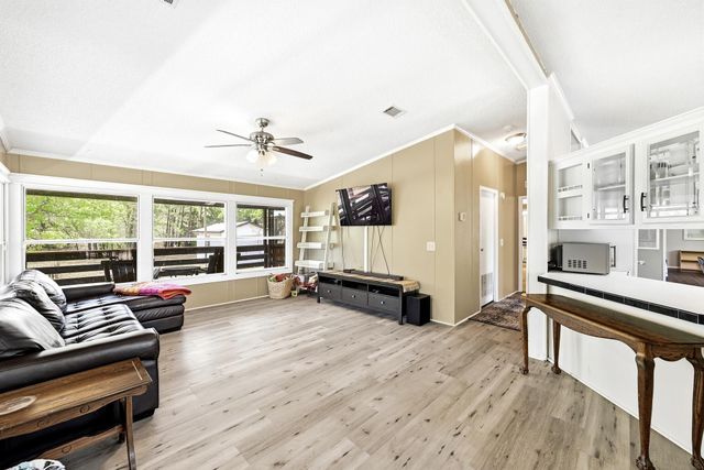 159 Farris LN, Smithville, TX 78957