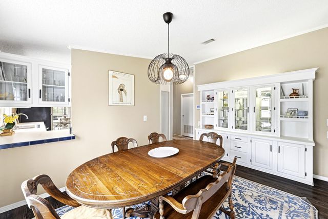 159 Farris LN, Smithville, TX 78957