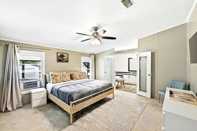 159 Farris LN, Smithville, TX 78957