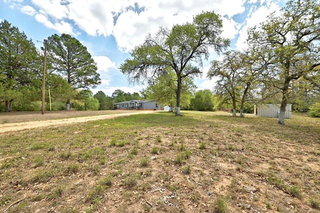 159 Farris LN, Smithville, TX 78957