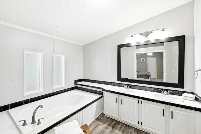 159 Farris LN, Smithville, TX 78957