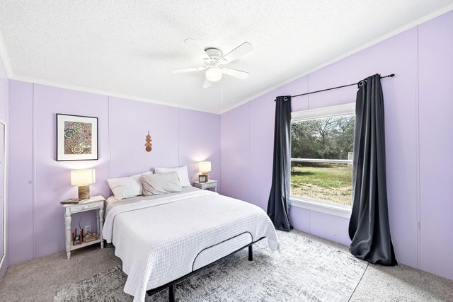 159 Farris LN, Smithville, TX 78957