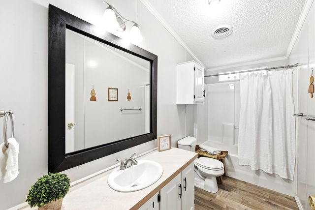 159 Farris LN, Smithville, TX 78957