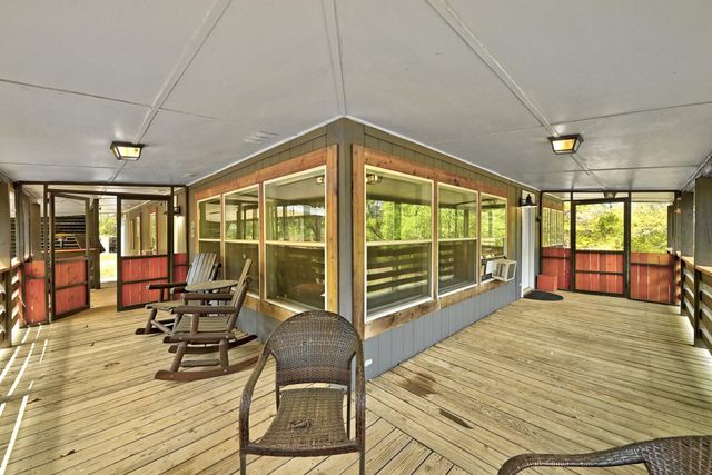 159 Farris LN, Smithville, TX 78957