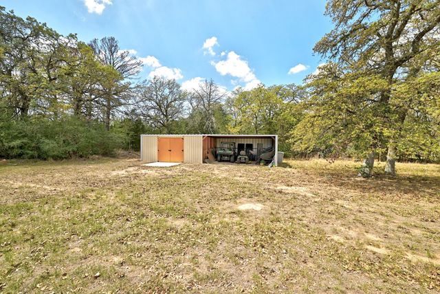 159 Farris LN, Smithville, TX 78957