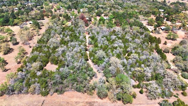 159 Farris LN, Smithville, TX 78957