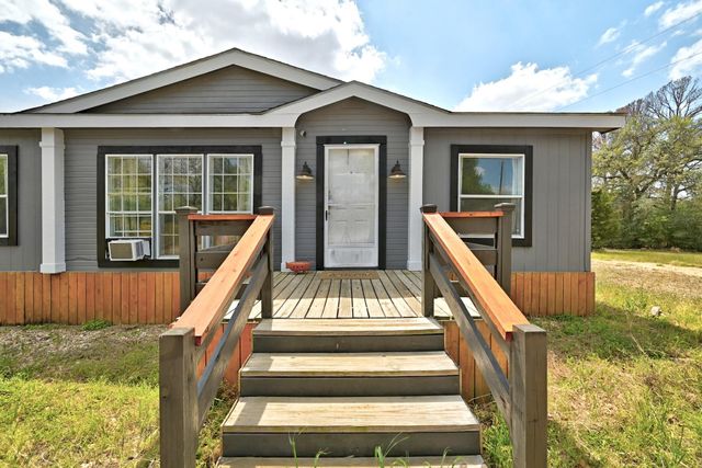 159 Farris LN, Smithville, TX 78957