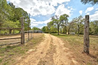 159 Farris LN, Smithville, TX 78957