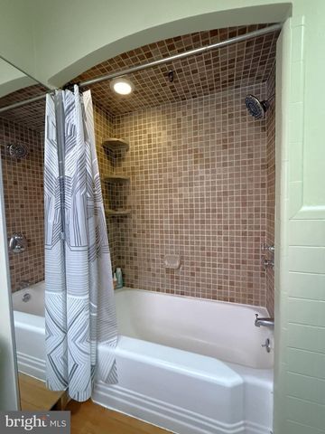 40 N PLUM ST, Lancaster, PA 17602