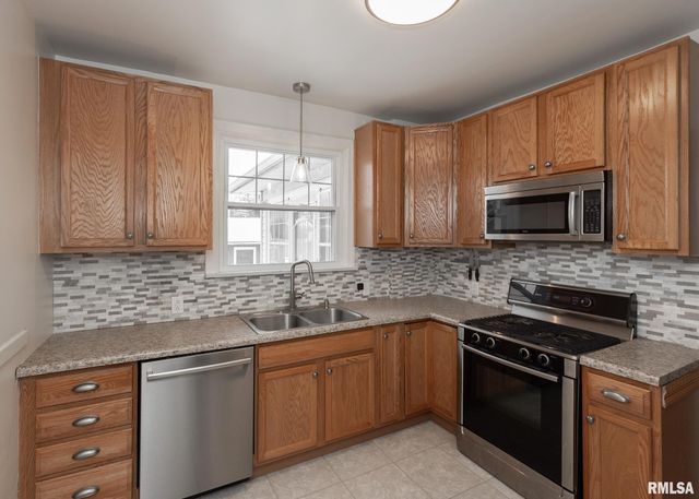 2416 12TH Street, Moline, IL 61265