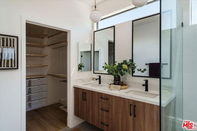 1507 W Morra Drive, Los Angeles, CA 90026