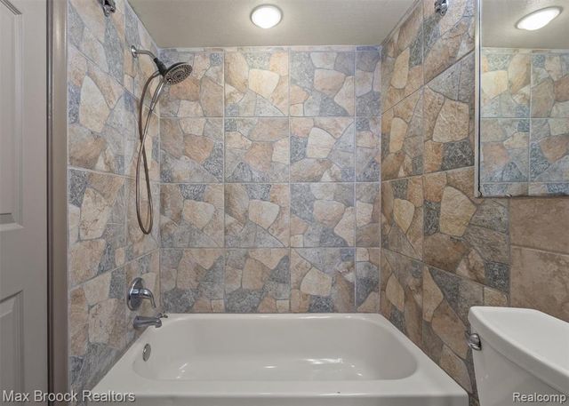 5312 Cambourne Place, West Bloomfield, MI 48322