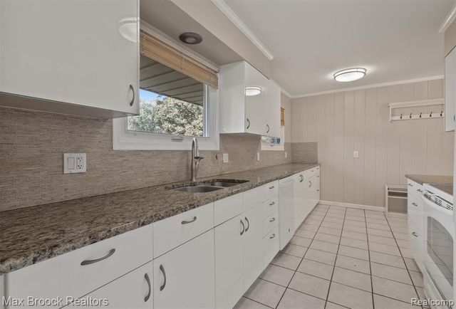 5312 Cambourne Place, West Bloomfield, MI 48322