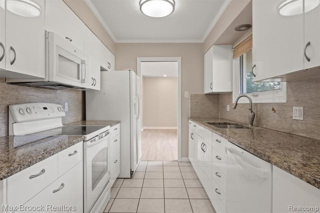 5312 Cambourne Place, West Bloomfield, MI 48322