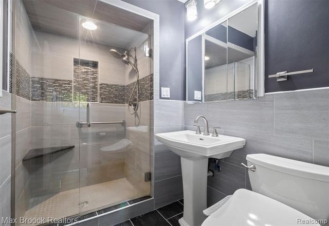 5312 Cambourne Place, West Bloomfield, MI 48322