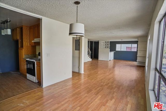 6082 Cashio Street, Los Angeles, CA 90035