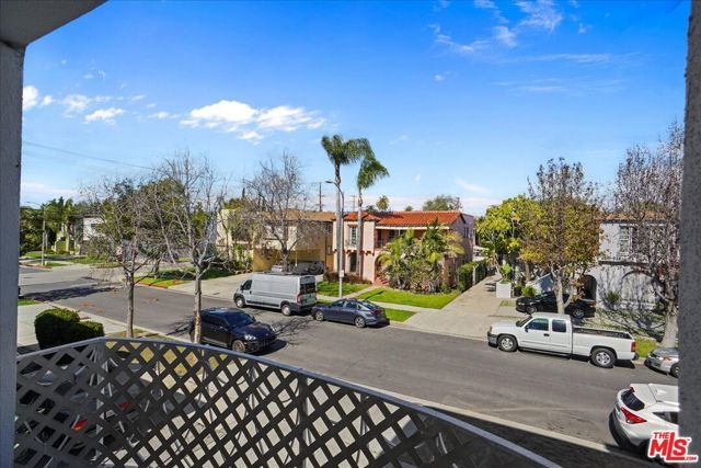 6082 Cashio Street, Los Angeles, CA 90035