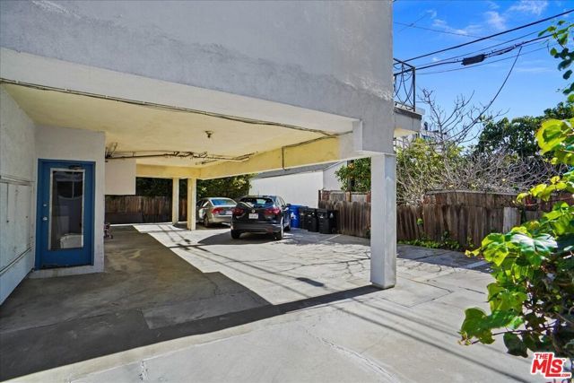 6082 Cashio Street, Los Angeles, CA 90035