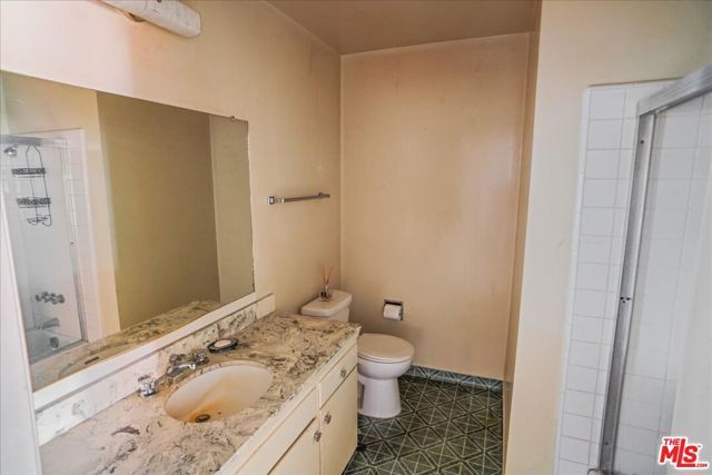 6082 Cashio Street, Los Angeles, CA 90035