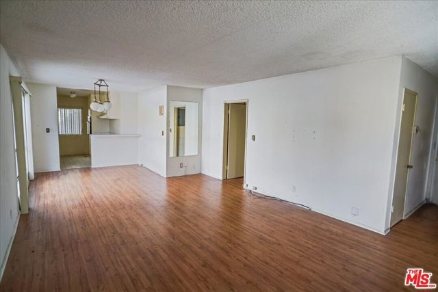 6082 Cashio Street, Los Angeles, CA 90035