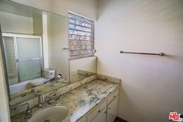 6082 Cashio Street, Los Angeles, CA 90035