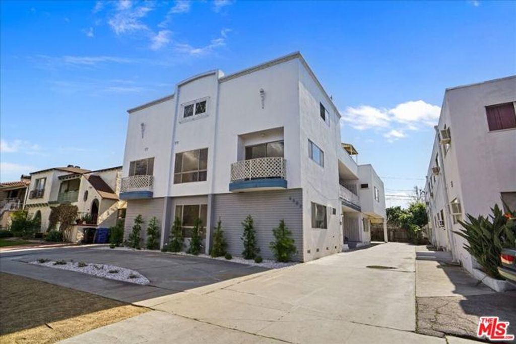 6082 Cashio Street, Los Angeles, CA 90035