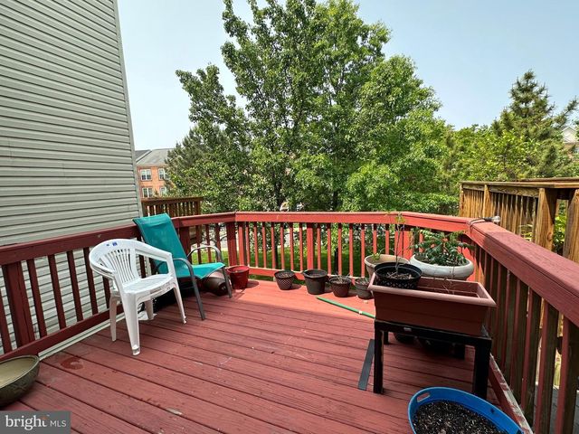2386 WOODLAND POND LN, Herndon, VA 20171
