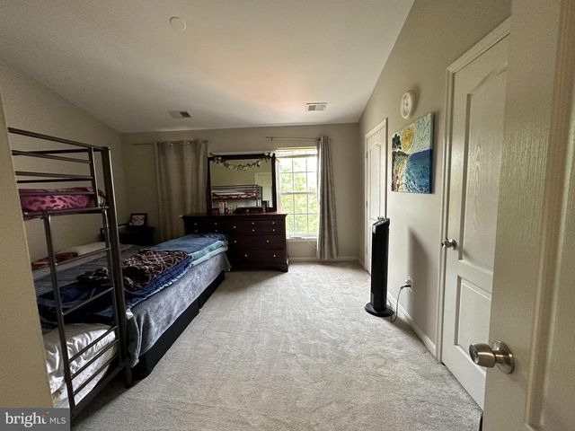 2386 WOODLAND POND LN, Herndon, VA 20171