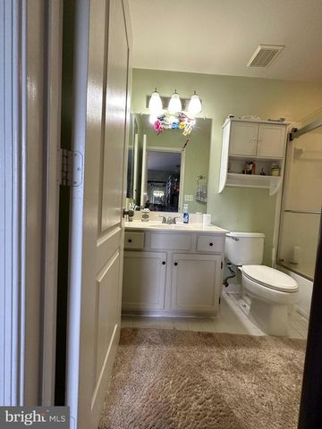 2386 WOODLAND POND LN, Herndon, VA 20171