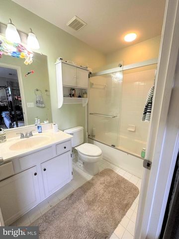 2386 WOODLAND POND LN, Herndon, VA 20171