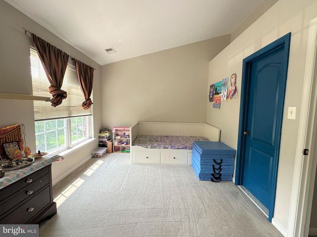 2386 WOODLAND POND LN, Herndon, VA 20171