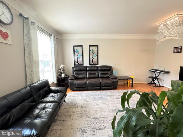 2386 WOODLAND POND LN, Herndon, VA 20171