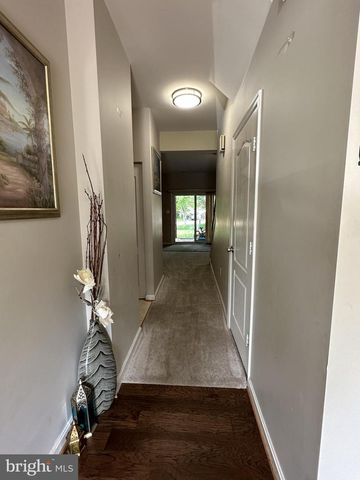 2386 WOODLAND POND LN, Herndon, VA 20171