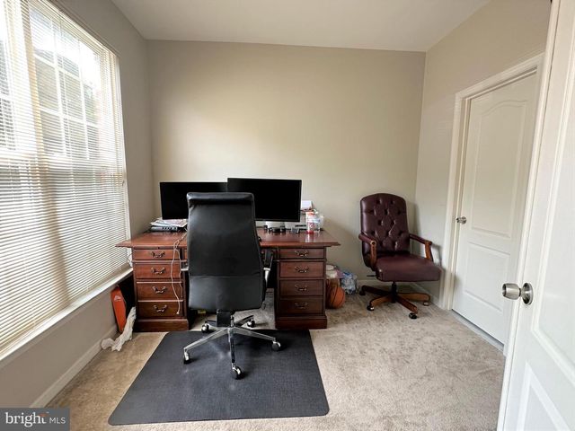 2386 WOODLAND POND LN, Herndon, VA 20171