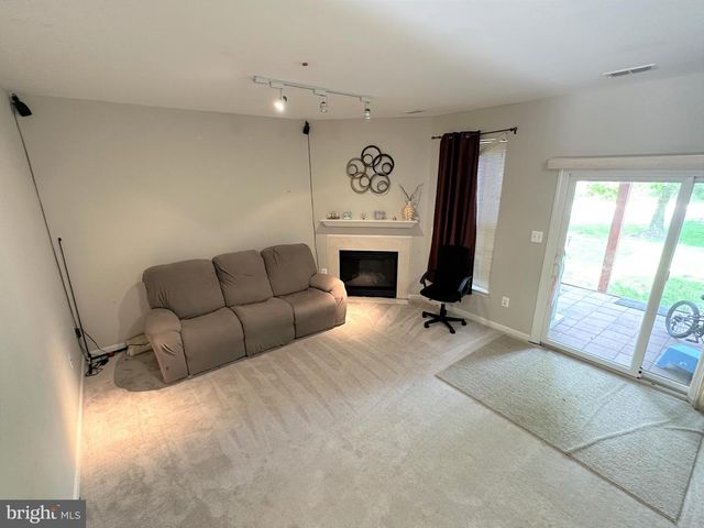2386 WOODLAND POND LN, Herndon, VA 20171