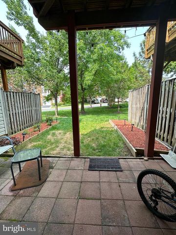 2386 WOODLAND POND LN, Herndon, VA 20171