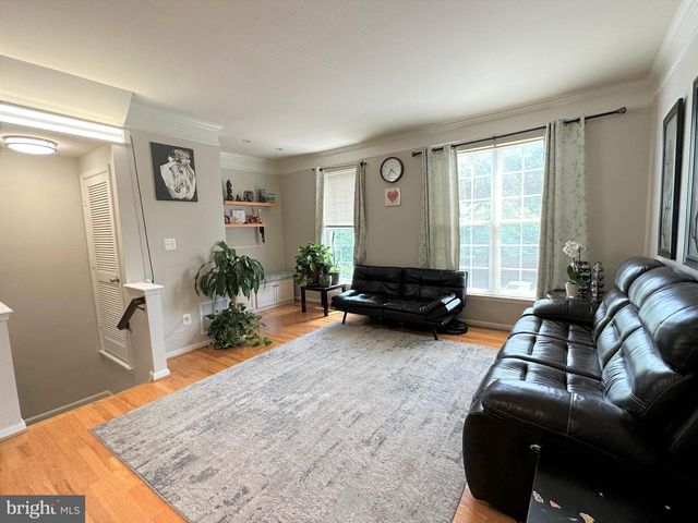 2386 WOODLAND POND LN, Herndon, VA 20171