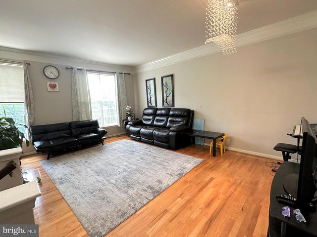 2386 WOODLAND POND LN, Herndon, VA 20171
