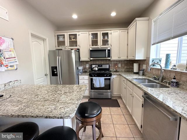 2386 WOODLAND POND LN, Herndon, VA 20171