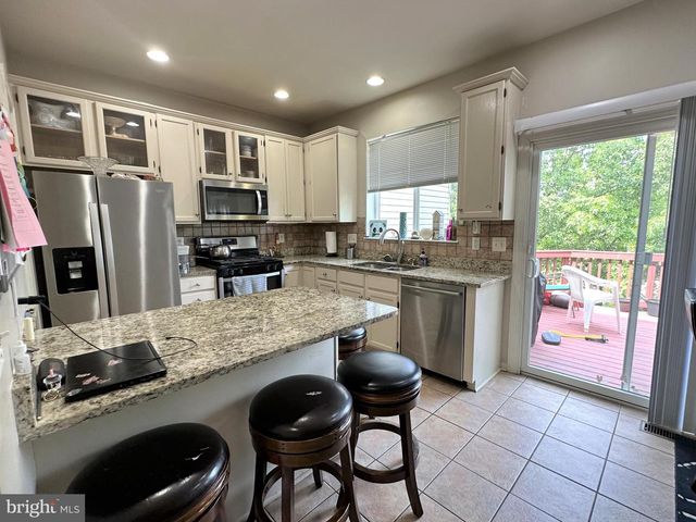 2386 WOODLAND POND LN, Herndon, VA 20171