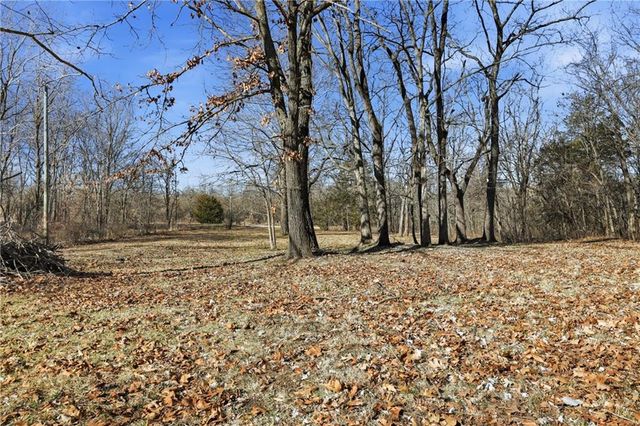 1059 SW 1301 Road, Holden, MO 64040