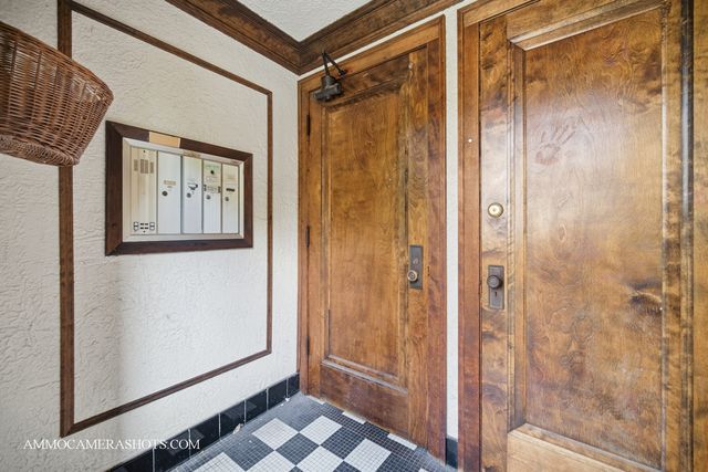 2045 W Farragut Avenue 3, Chicago, IL 60625