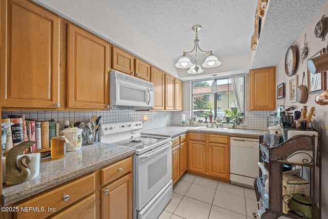 5811 ATLANTIC Boulevard 25, Jacksonville, FL 32207