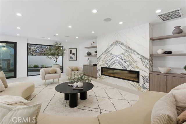 2638 Zorada Drive, Los Angeles, CA 90046